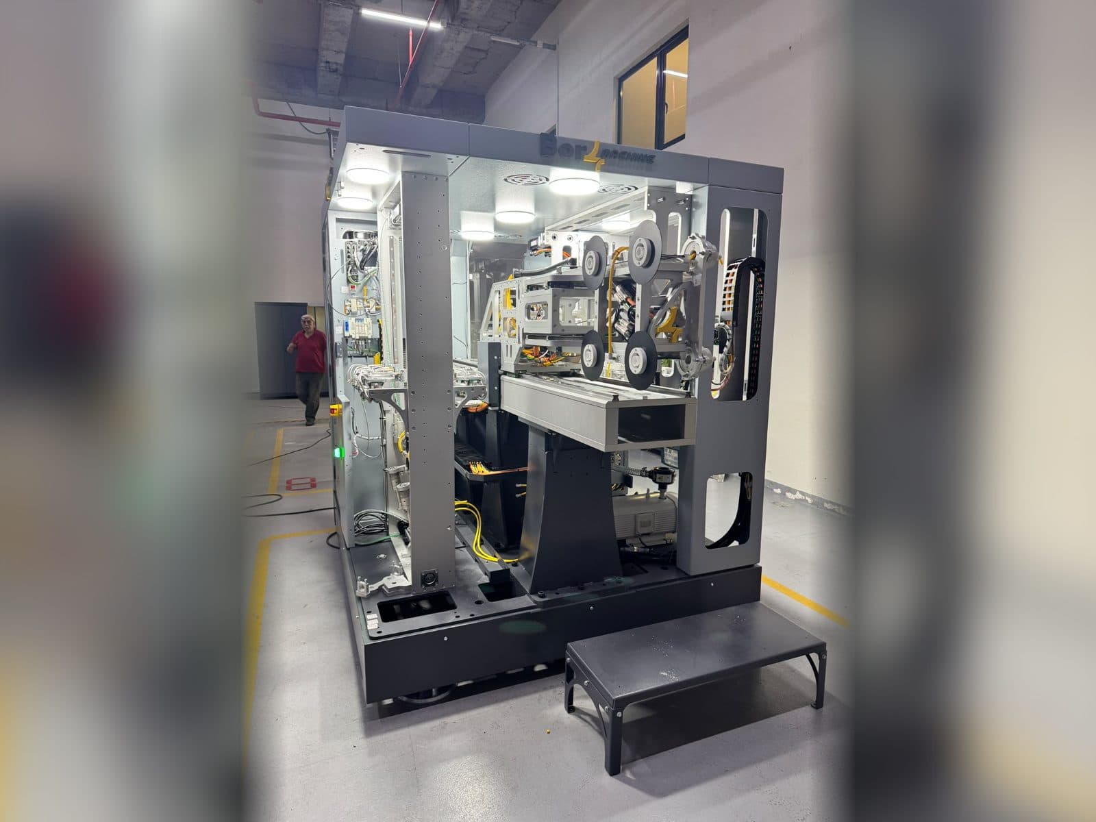 SE-250 Yandan Girişli IML Robotu