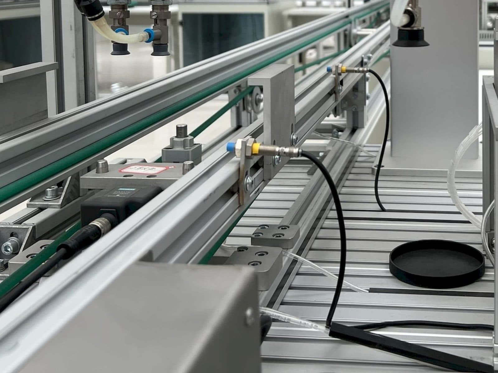 SE-650 Yandan Girişli IML Robotu
